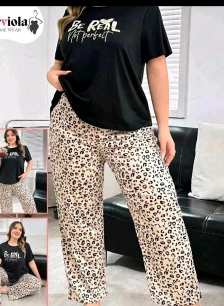 بيجامة نسائية أنيقة، قماشة ناعمة ومريحة