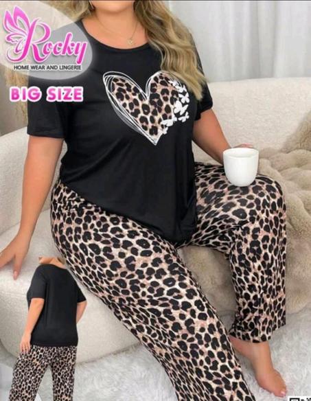 بيجامة نسائية أنيقة، قماشة ناعمة ومريحة