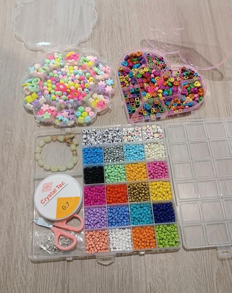 3 علب صنع السنسلات والبراسليات + ملف فيه 35 ألف صورة تعليمية