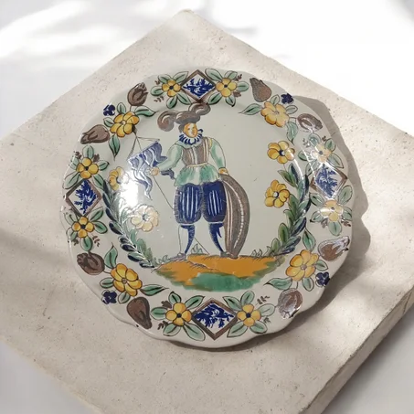 Assiette décorative de valence 1974