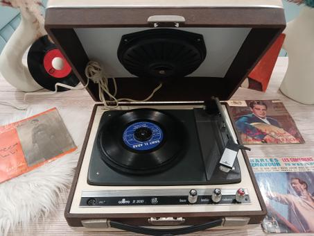 Électrophone portable Cosmo B 3010 – Années 60
