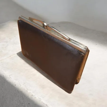 Pochette vintage élégante