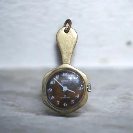 Mini Montre Vintage à Pendentif