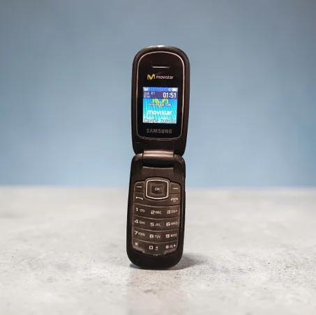 Téléphone portable vintage à clapet – Samsung Movistar