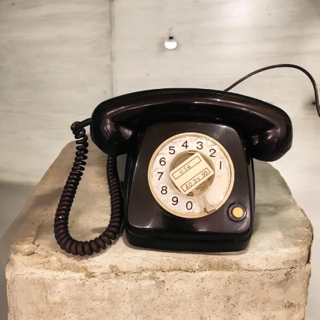 Téléphone à cadran rotatif – Bakélite noire