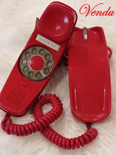 Téléphone Vintage à Cadran Rotatif – Rouge Années 70