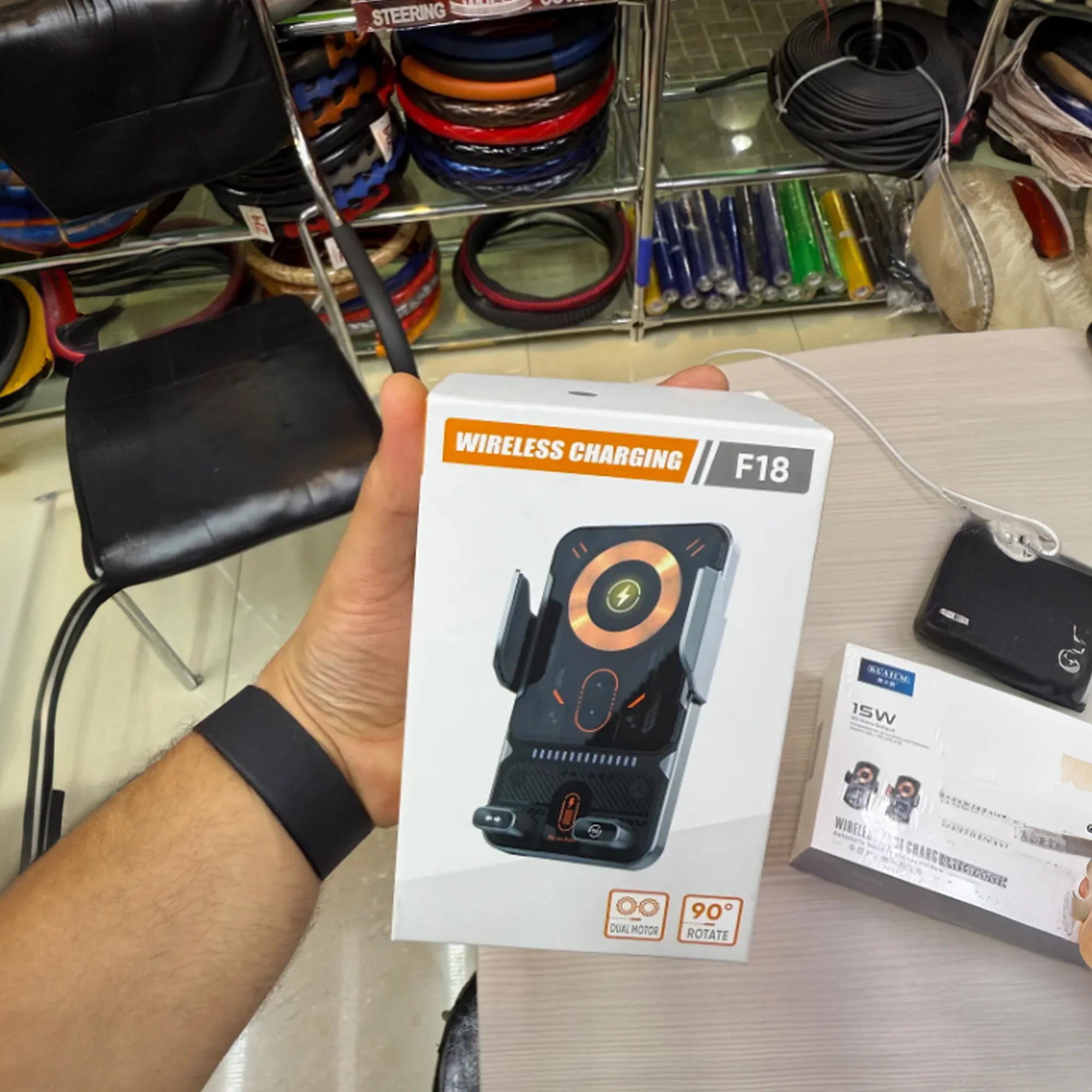 حامل هاتف مغناطيسي للسيارة، وشاحن لاسلكي