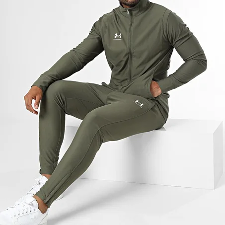 ensemble Under Armour .