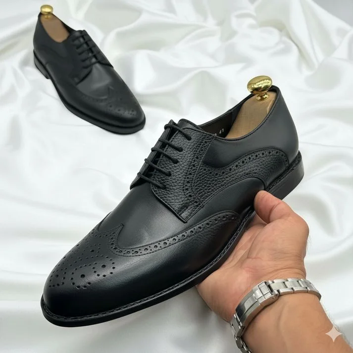 Derby de luxe façonné en cuir gravé