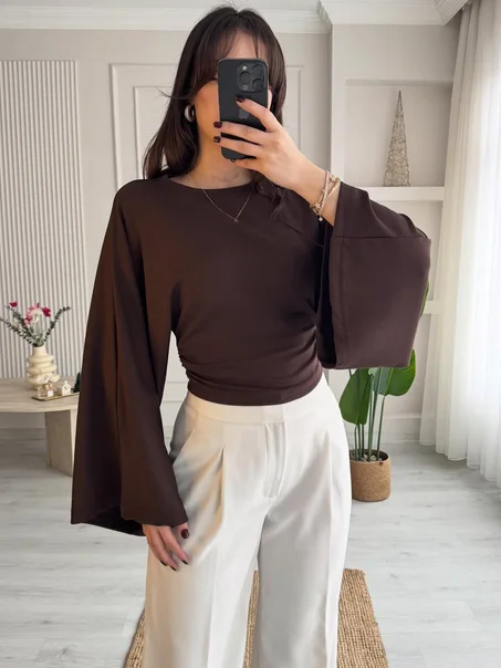 Haut Sculptural à Taille Froncée – Manches Amples