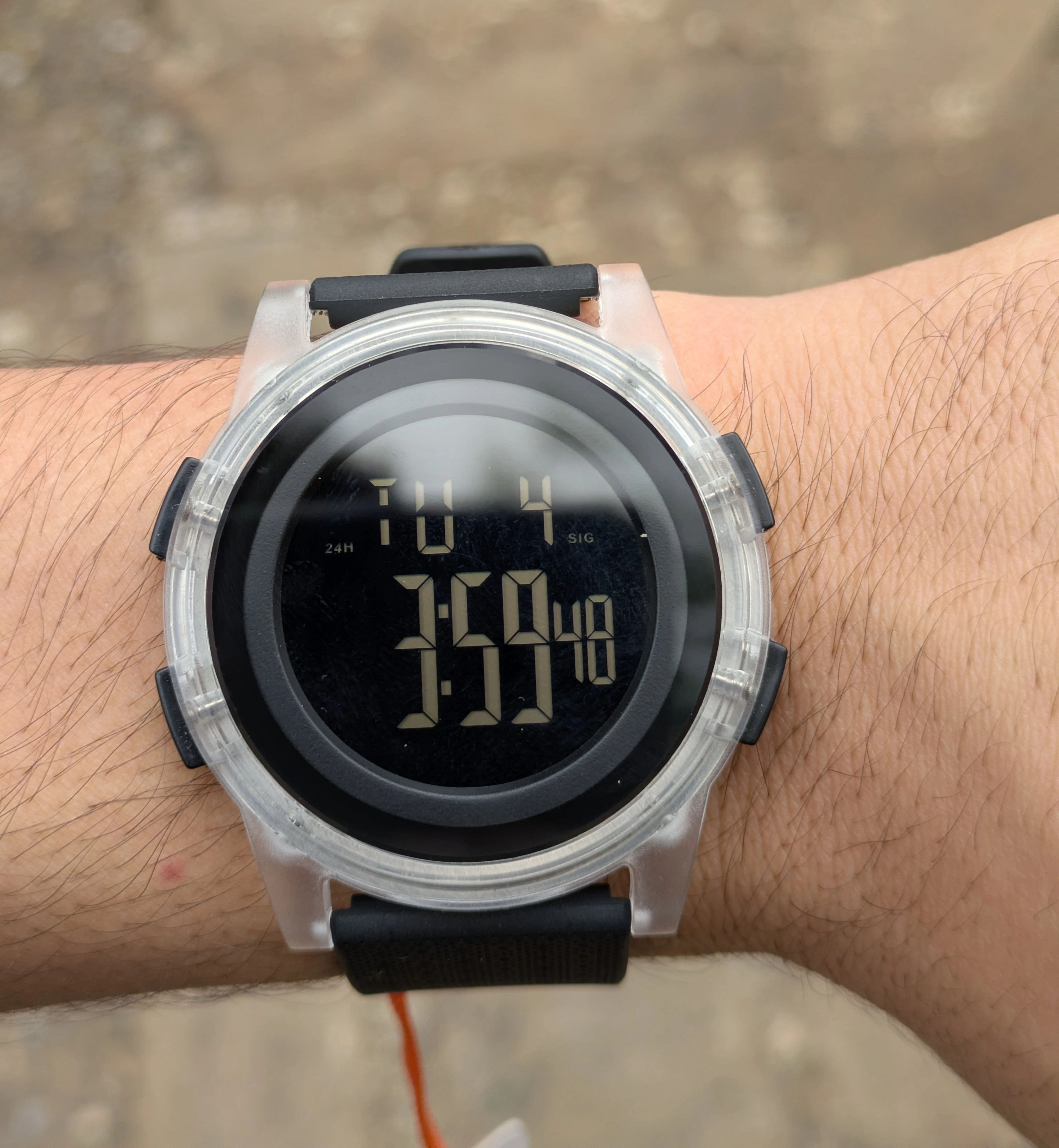 ساعة SKMEI 1997 الشفافة – تصميم عصري، مقاومة للماء، وأداء يدوم طويلاً