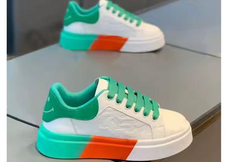 Chaussures pour hommes décontractées 2024 nouvelles chaussures de sport respirantes et polyvalentes à semelle épaisse augmentant la hauteur blanches à la mode et légères