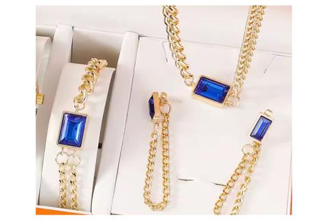 NJC Luxury 5pcs Square Window Glass Band Montres à quartz pour femmes Ceinture en cuir pour filles Business Sport Style Fashion Jewelry Gift