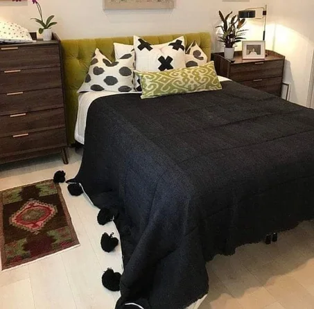 Plaid à pompon Noir - Atlas Pureté
