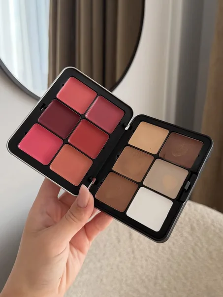 باليت هدى بيوتي إمبرينت متعددة الاستخدامات للوجه والشفاه (Huda Beauty Empowered Face Palette)