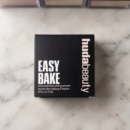 بودرة التثبيت والتثبيت السائب – Huda Beauty Easy Bake Loose Baking & Setting Powder