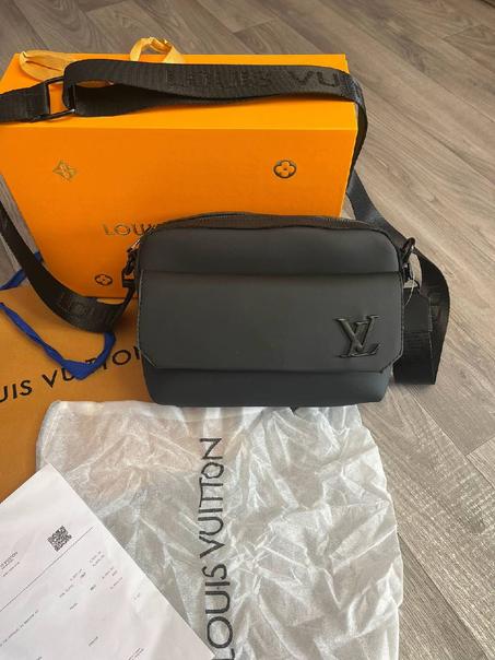 LOUIS VUITTON POCHETTE