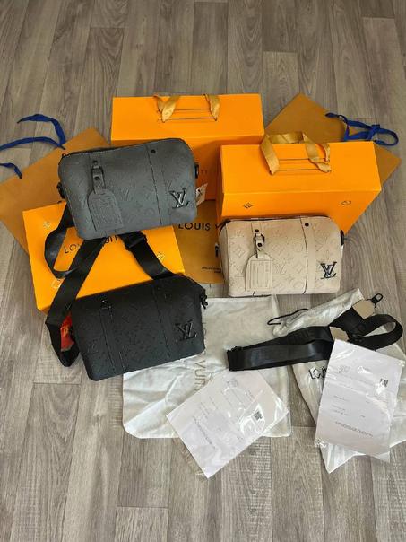 LOUIS VUITTON POCHETTE