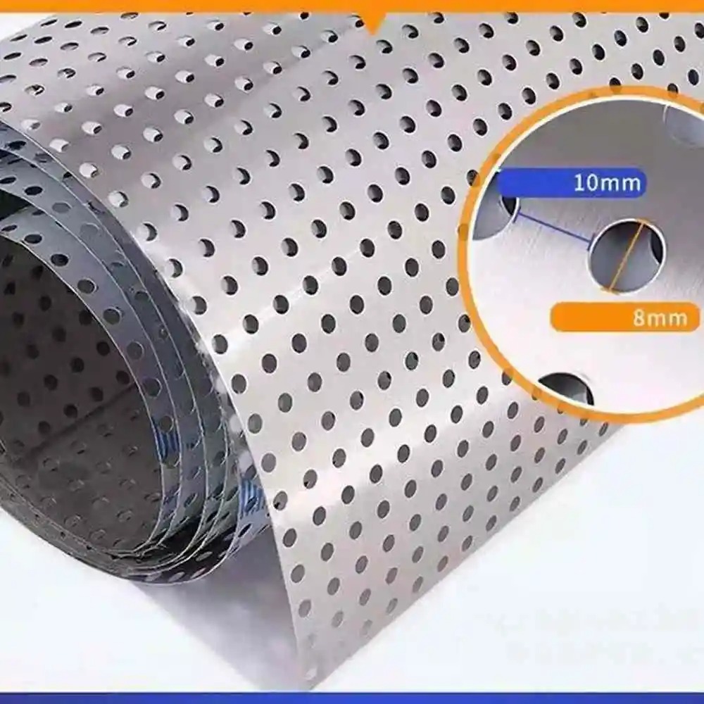 صفائح معدنية مثقبة لتغطية البلكونة أو النافذة – مقاومة للصدأ ومثالية للنباتات والديكور