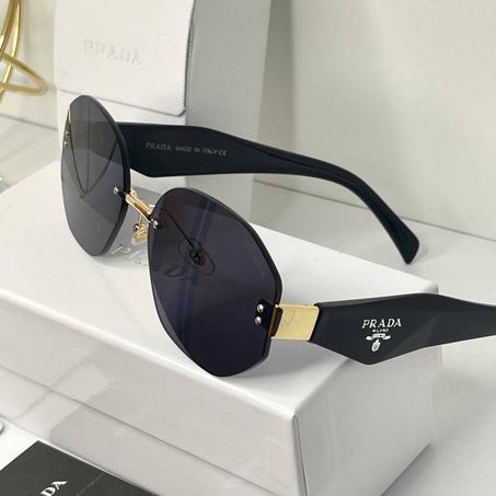 Prada Élégance Noire