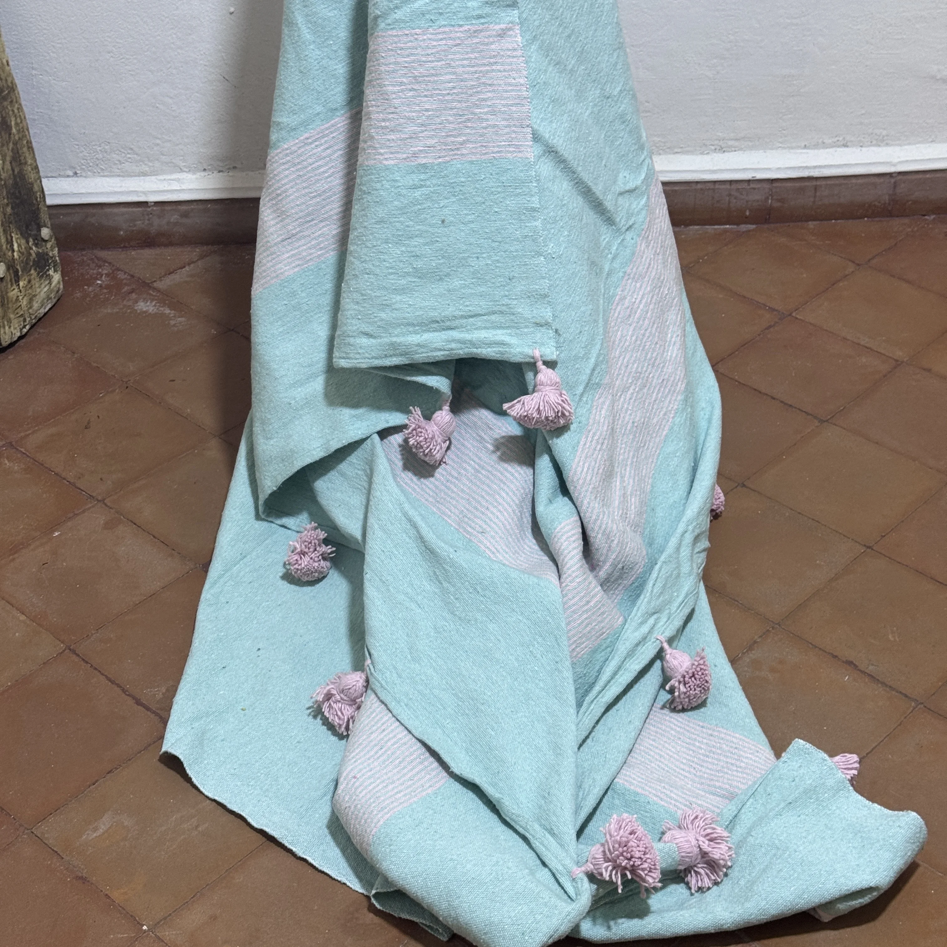 غطاء سرير يدوي منسوج من عائلتنا إلى بيتكم