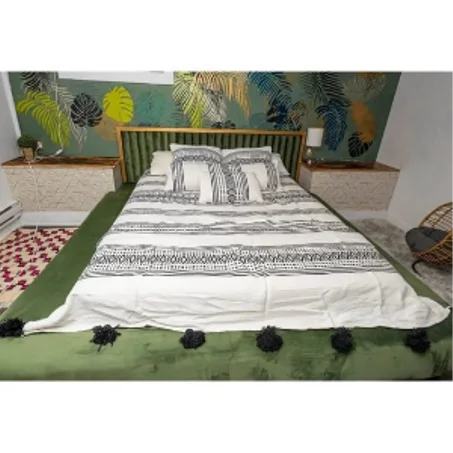 غطاء يدوي تقليدي الأسود