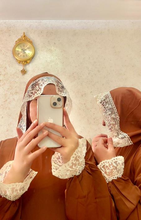 عباية كريب روزا بالشال لاصق