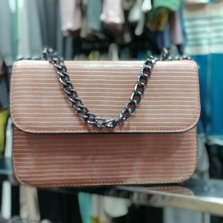 حقائب نسائية حديثة