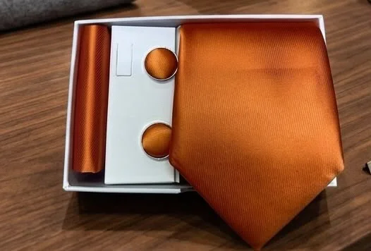 Coffret Accessoires Homme — (Cravate, Pochette & Boutons de Manchette)