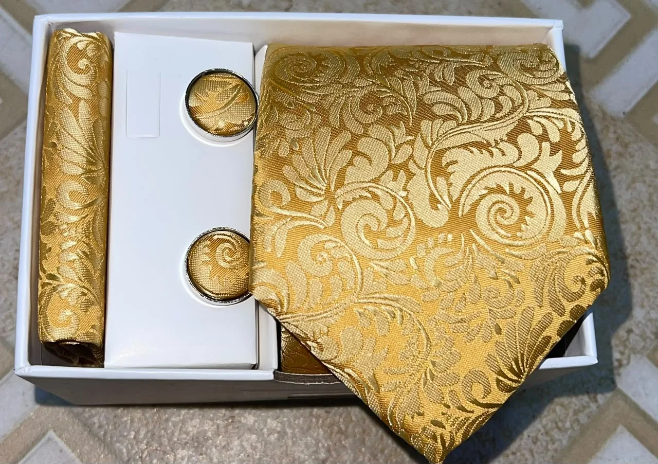 Coffret Accessoires Homme — (Cravate, Pochette & Boutons de Manchette)