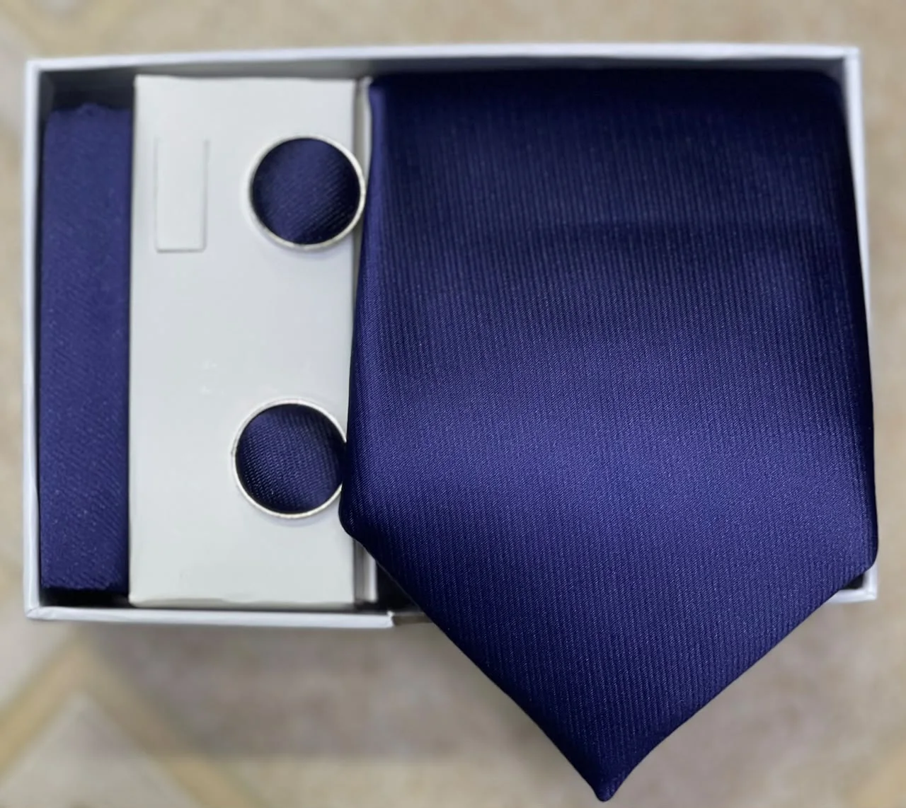 Coffret Accessoires Homme — (Cravate, Pochette & Boutons de Manchette)