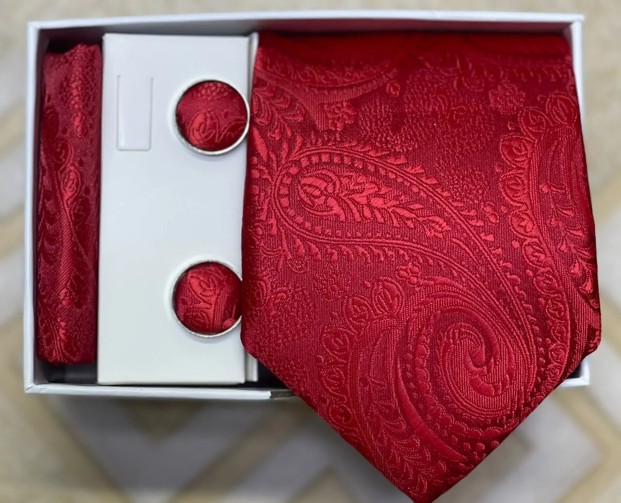 Coffret Accessoires Homme — (Cravate, Pochette & Boutons de Manchette)