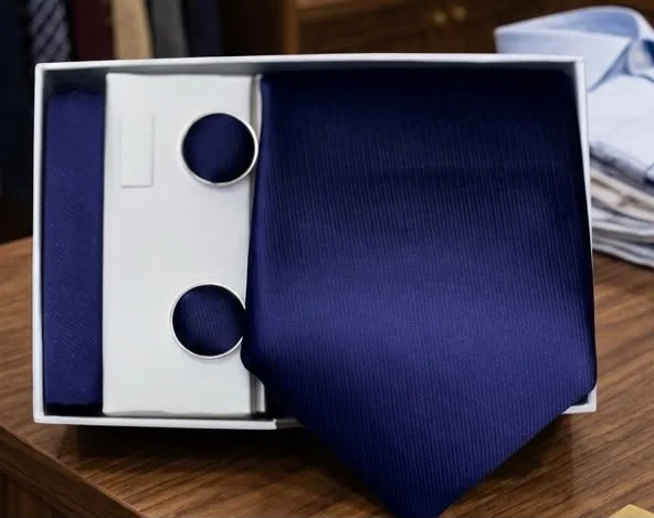 Coffret Accessoires Homme — (Cravate, Pochette & Boutons de Manchette)