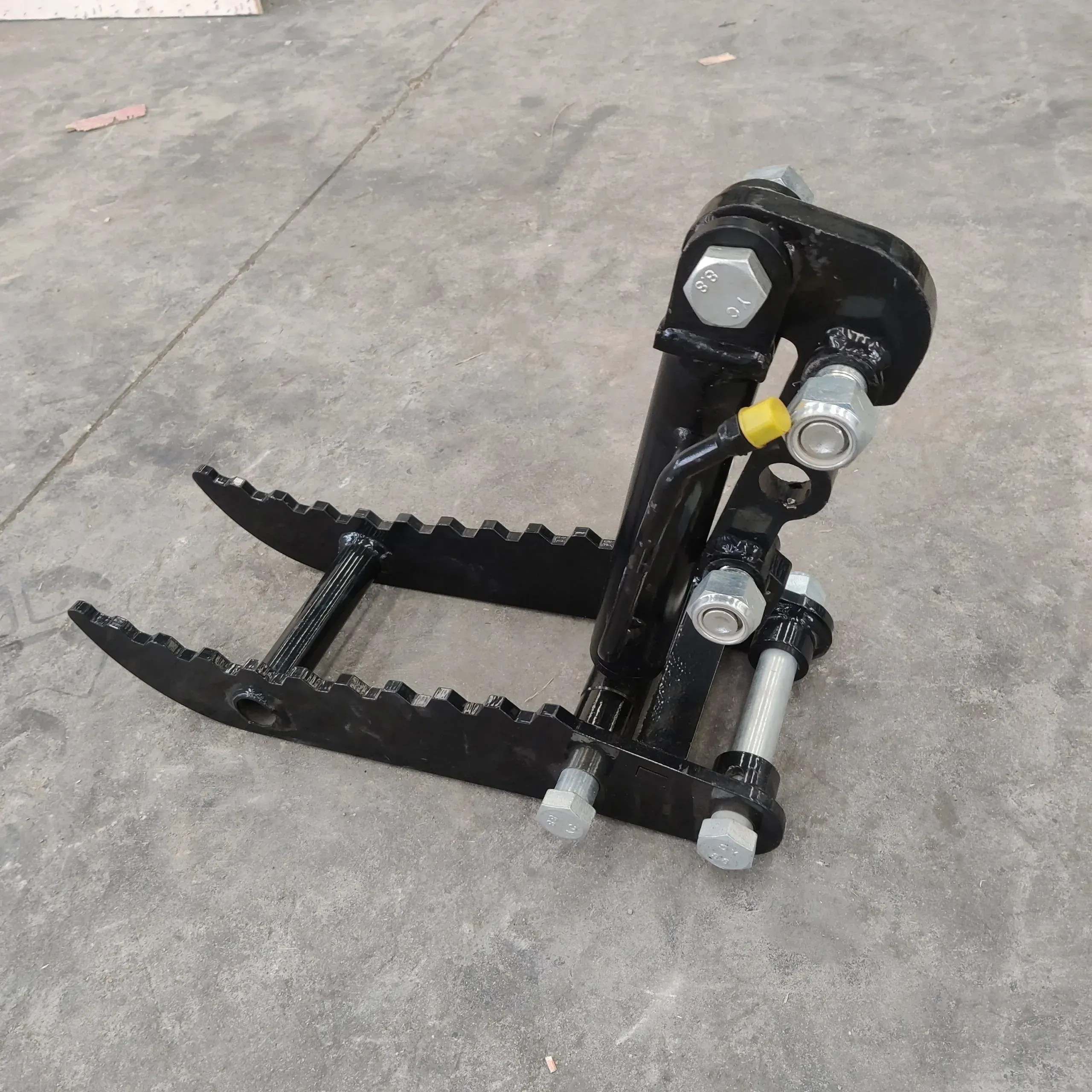 TYPHON Attachments Hydraulic Thumb Clip Attachment for Mini Excavators USA