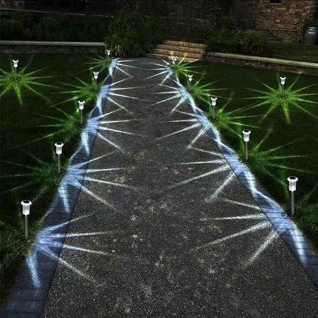 ✨ نوّر حديقتك بسهولة مع مصابيح الطاقة الشمسية الذكية! ✨