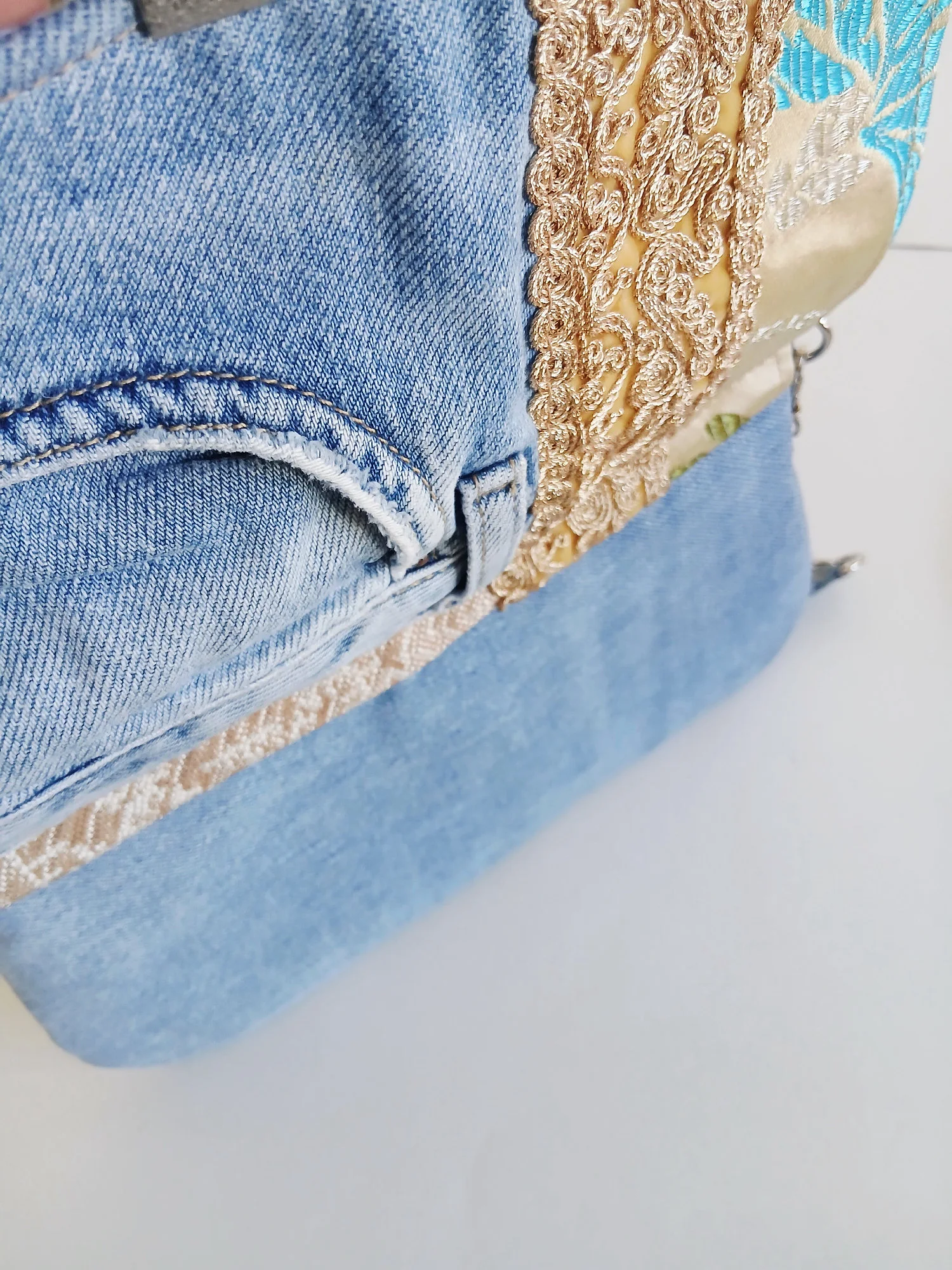 Sac bandoulière jeans et tissus marocains
