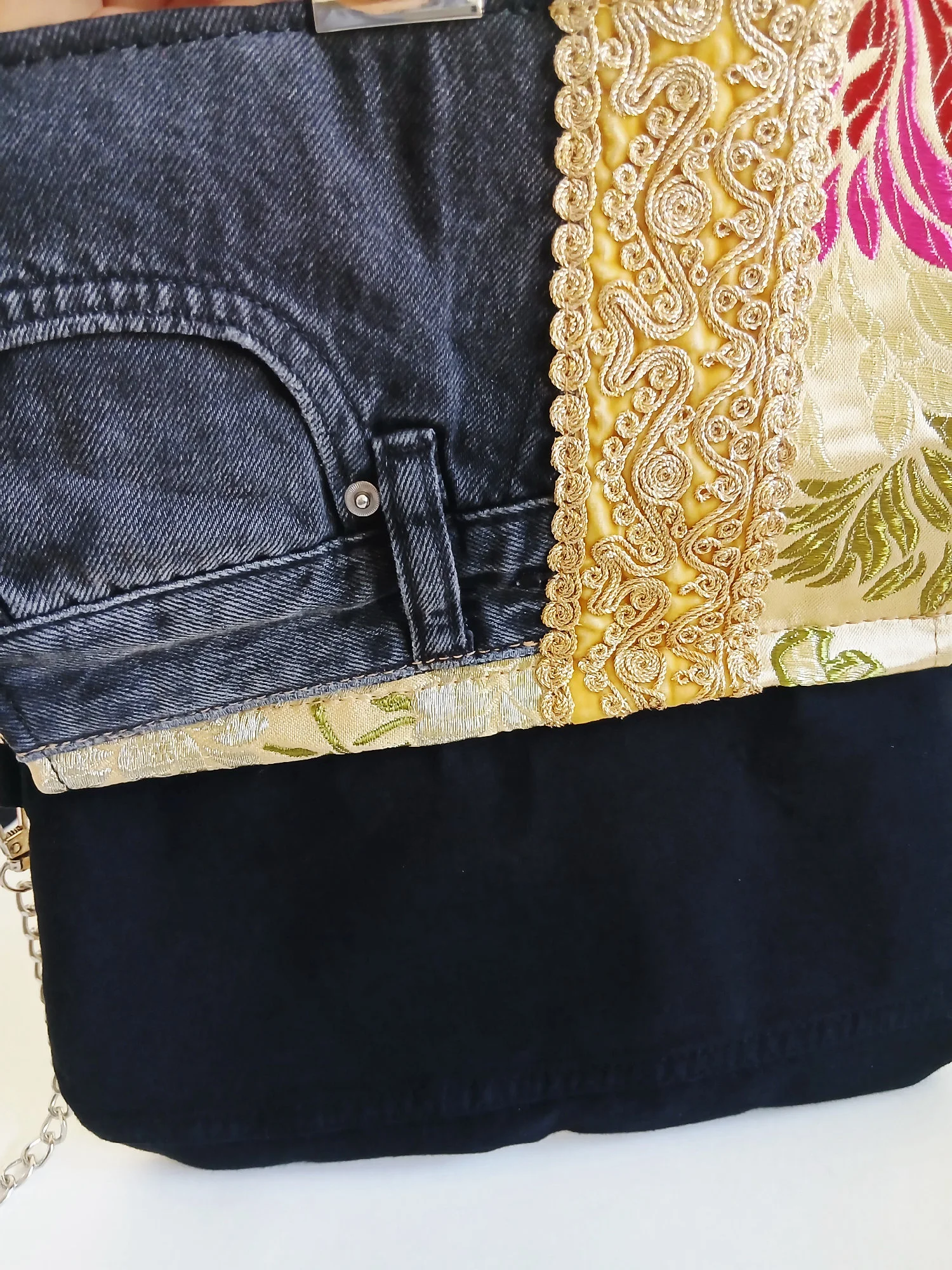 Sac bandoulière jeans noir et tissus marocains