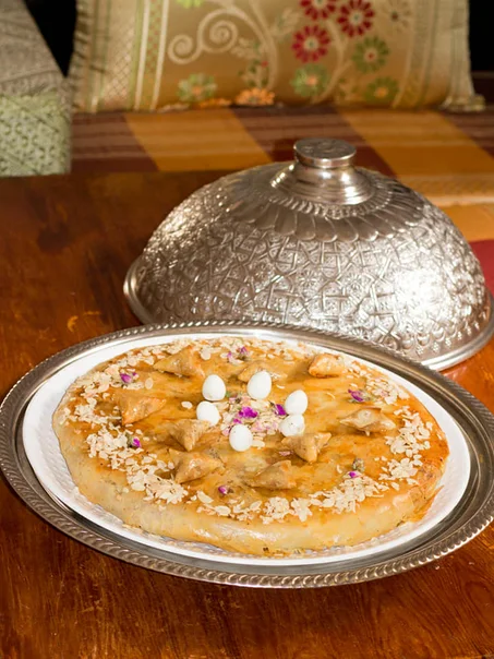 بسطيلة الدجاج باللوز