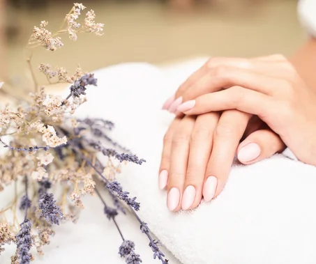 العناية بالاضافر