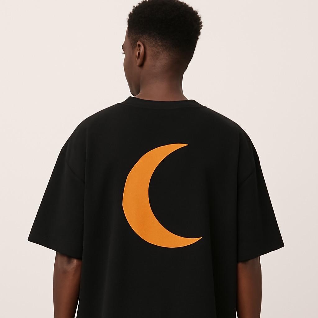 TSHIRT MOON INTO THE BLACK