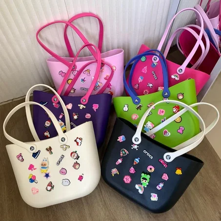 صاك كروكس أصلي مع دبابيس – صيفك على طريقتك 🌞 Sac Crocs Original personnalisable avec pins