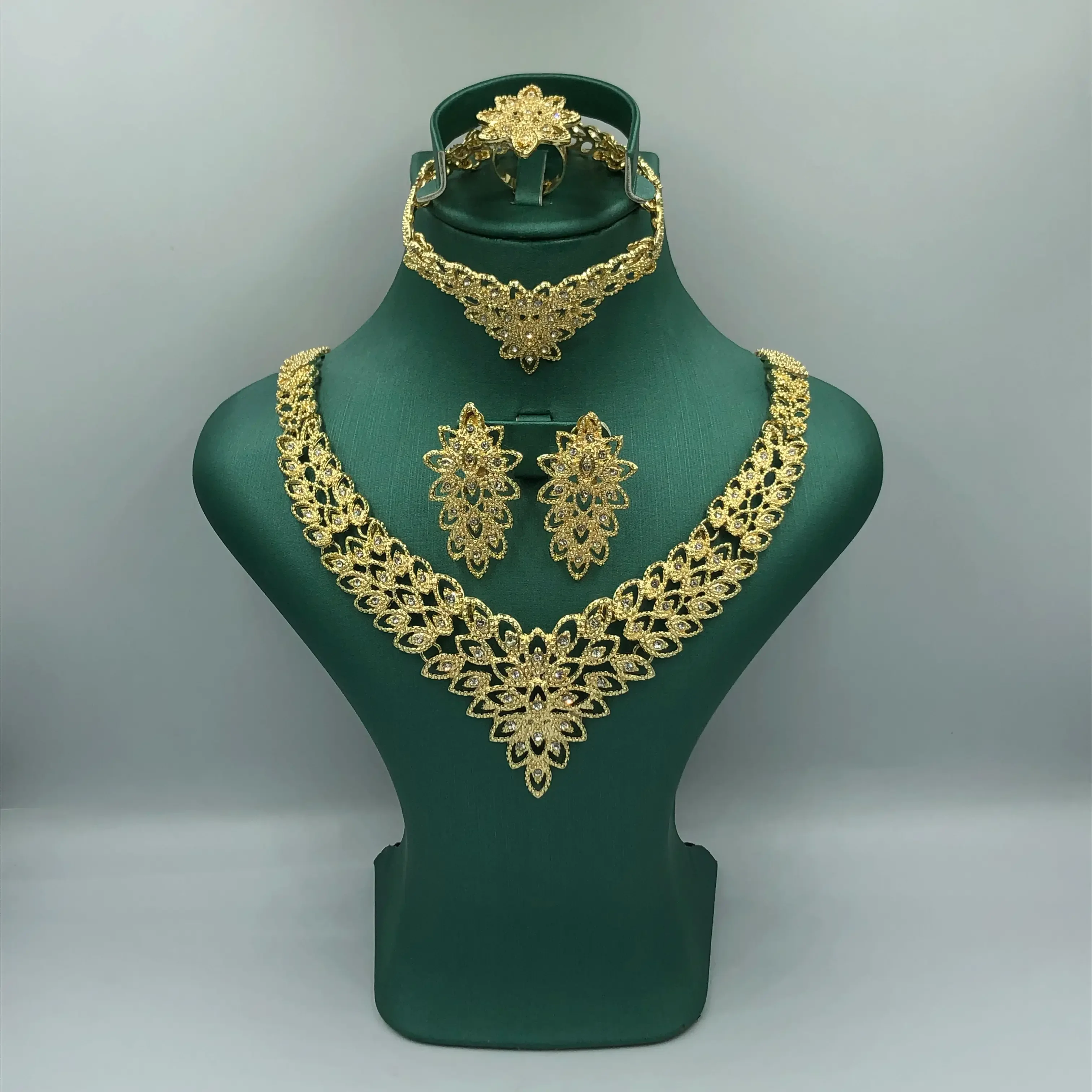 طقم المنسوج التونسي