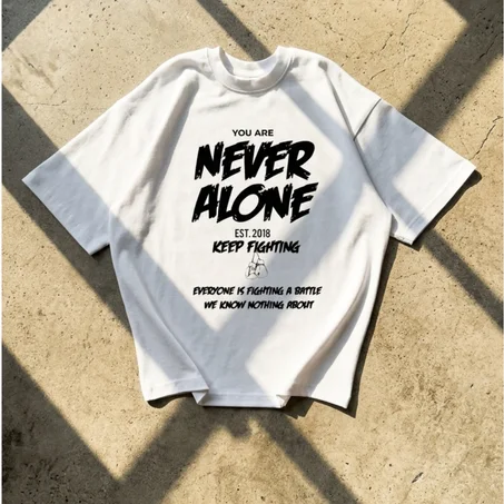 T-shirt  "Never Alone" – L'Essentiel Streetwear By ScardoxDz