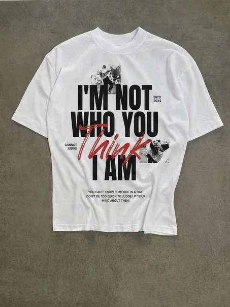 T-Shirt Oversize "I'M NOT WHO YOU THINK I AM"