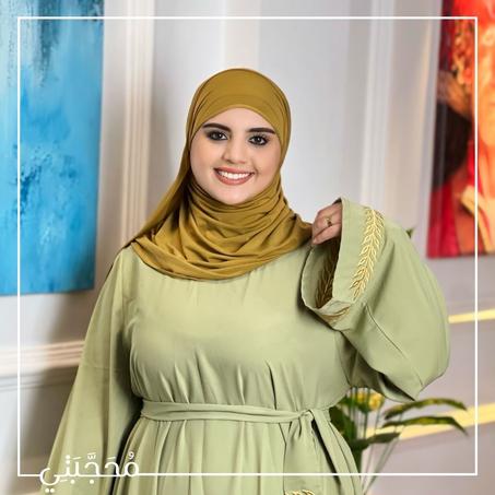 كسوة مطرزة بحزام: لمسة عصرية و إطلالة أنيقة