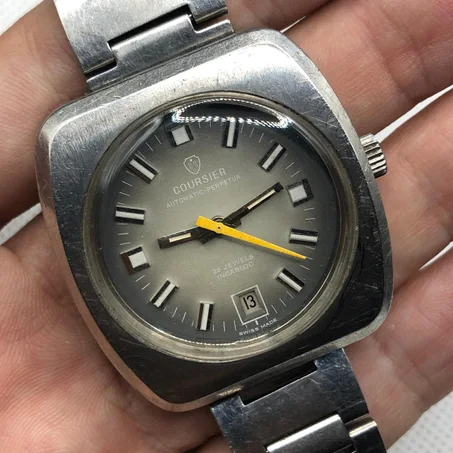 ساعة كورسير أصلية