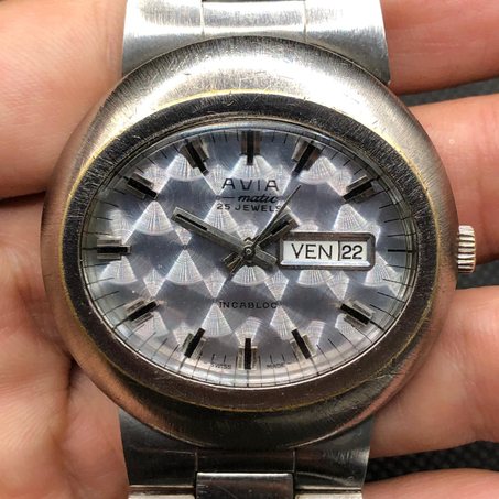 ساعة أفيا أصلية