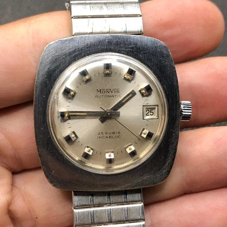 ساعة مونفيس أصلية