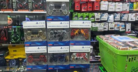 💯♻️MANETTE PS4 SANS FIL♻️💯 ✅COULEUR DISPONIBLE PRIX 💰4200 DA التوصيل متوفر 58 ولاية 🚛📭