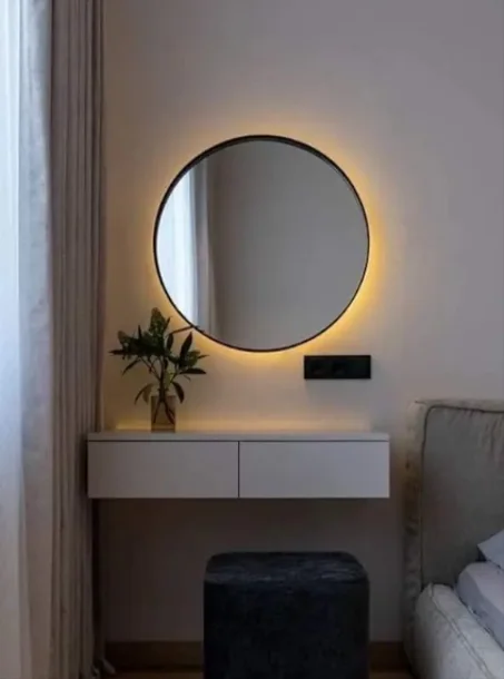 طاولة جانبية عصرية مع مرايةمضيئة